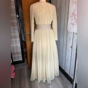 Pale butter sheet layers pleated gown in size 4